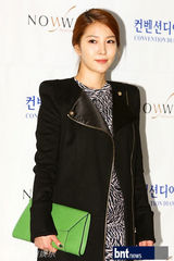 组图：韩笑星洪禄基大婚 SM娱乐家族总动员祝贺