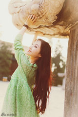 组图：爱新觉罗启星故宫拍皇室大片 风格清新