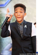 组图：威尔-史密斯携14岁幼子做宣传大秀父子情