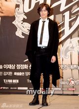 组图：张根硕演《漂亮男人》剪乱发变玉面小生