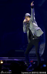 组图：滚石伦敦开唱纪念出道50年 贾格尔宝刀未老