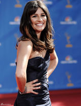 高清图：艾美奖红毯 丽娅-米歇尔华丽珠宝上身