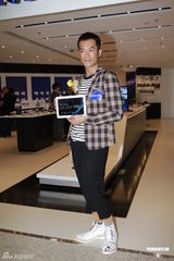 组图：谢婷婷与古天乐出席活动 曝谢贤老花打错电话