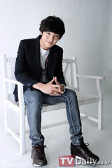 组图：尹施允曝与朴信惠对戏仿佛真恋爱