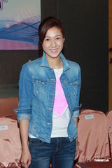 组图：钟嘉欣为剧集庆功 黄宗泽因拍剧缺席