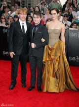 高组图：《哈7下》纽约首映 艾玛低胸礼服亮相