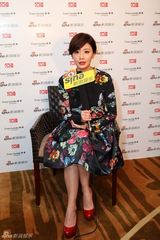 组图：新浪娱乐明星街拍盛典对话贾静雯