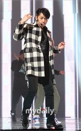 组图：Rain复出舞台彩排 耍帅卖萌魅力不减