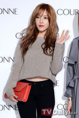 组图：T-ara郑柔美林时完等亮相时尚活动