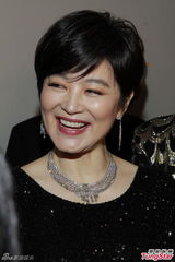 组图：林青霞华丽造型亮相再现巨星风范