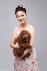 组图：《午夜出租车》女星邓紫衣碎花裙甜美可人