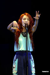 组图：Hebe语出惊人“胸部山” Ella搞笑扮丑相挺