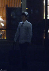 组图：张杰谢娜何炅酒庄品酒 驱车看房欲购房产