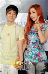 组图：SHINeeEXO等出席韩片《走私贩》VIP首映