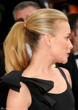 高清图：派波-普拉伯复古红唇绽放笑容