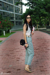 组图：姚晨街拍美腿醒目 网友送昵称“腿姐”