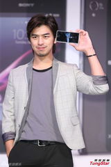 组图：陈柏霖帅气亮相 对新戏角色保密到家