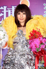 幻灯图：S.H.E魅力献唱花博会 化身花仙子美丽无敌 