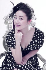 组图：小李琳拍写真 显成熟优雅女人味