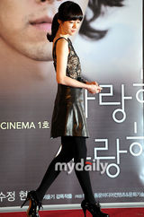 组图：玄彬林秀晶亲密亮相宣传新片《爱，不爱》