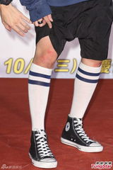 组图：敖犬尬舞宝刀未老 气喘自嘲人老变退步