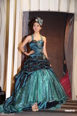 组图：吴千语丁乐锶湾仔婚纱展走秀