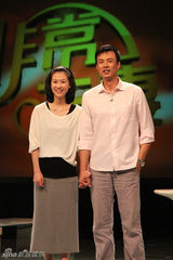 组图：朱铁携妻亮相《非常夫妻》现场补求婚仪式