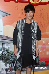 组图：古巨基梁汉文同场录影 张智霖草蜢相见欢