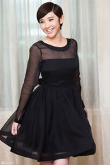 姚晨露背装秀性感 范冰冰否认收婚戒称自备(图)