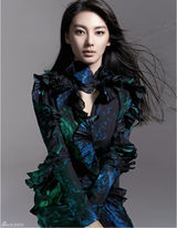 高清：张雨绮硬糖气质登封面 素雅心境更自如有力