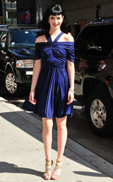 高清组图：克里斯滕-丽特复古发型搭配蓝裙亮相