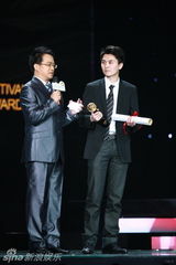 幻灯图：首届“金鹏奖”揭盅 冯小刚领军评审团