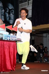 组图：陈奕迅台北签票遭台风搅局 演唱会曲目歌迷选