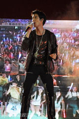 幻灯组图：郑秀文许志安飚歌 王力宏陈坤魅力PK