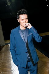 冯绍峰彭于晏巴黎秀场PK 时尚型男别样性感(图)