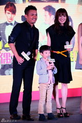 组图：江铠同称韩庚是好朋友 遭追问撒娇求饶