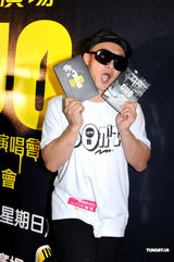 高清组图：陈奕迅笑言自己无心肝 有意看哈林演出