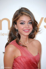 组图：63届艾美奖红毯 童星萨拉-海兰德美人初长成