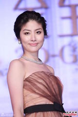 组图:陈慧琳盛装半露酥胸 笑称要老公生小孩