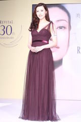 高清组图：李嘉欣性感代言 不评价锋芝婚事