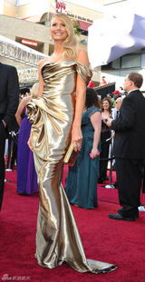 高清组图：乔治-克鲁尼携女友史黛希恩爱亮相