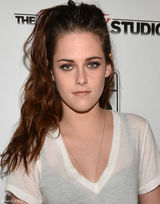 组图：斯图尔特穿透视衫内衣隐现个性十足