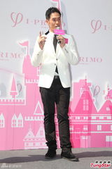 组图：陈豪欲亲自为儿剪脐带 合约将满家庭为重