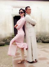 组图：韩栋《爱情悠悠》热拍 娶六房太太享艳福