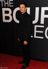 组图：《谍影4》纽约首映 蕾切尔-薇姿黑裙优雅