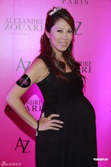 组图：谢婷婷曝家人洗头怪癖 谢霆锋不爱用水