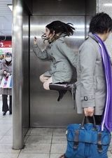 组图：东京浮游少女网络爆红 抛开压力自由跳跃