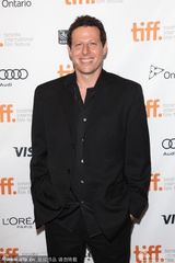 组图：《爱情的模样》首映 安妮特知性亮相