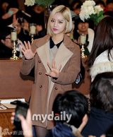 组图：韩团GirlsDay守约请粉丝吃午餐