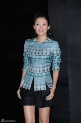 组图：章子怡携众星亮相香港 崔始源期待合作